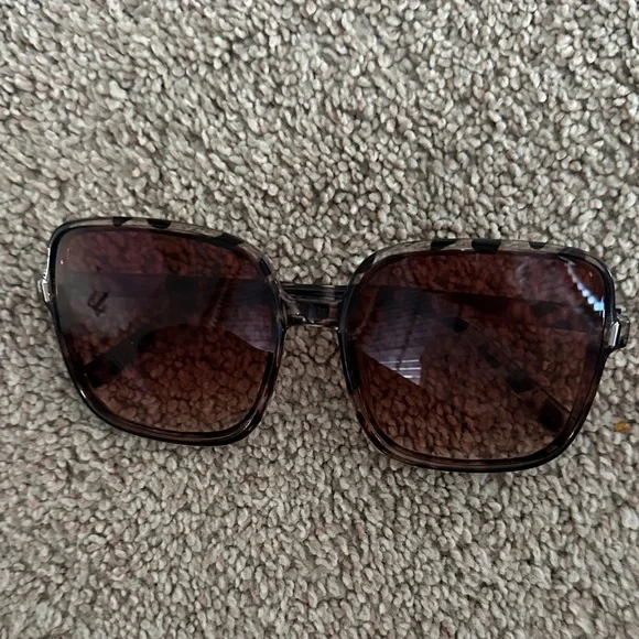 Stylish Brown Square Fashion Sunglasses for Women - Picture 5 of 5